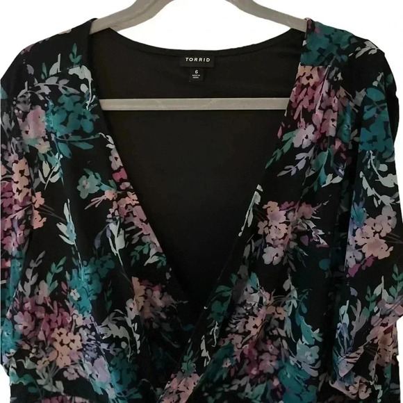 Torrid size 6 floral blouse top - Picture 4 of 5